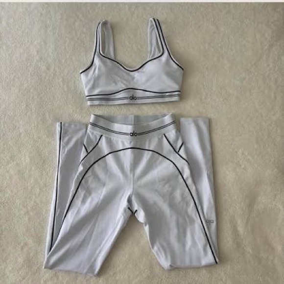 ALO Yoga Sports Bra and Leggings Set - Picture 1 of 5